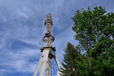 Bombardeio russo destrói torre de televisão na segunda maior cidade da Ucrânia