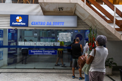 Lotérica no Centro tem fila após sortudo ganhar sozinho R$ 102 milhões na Mega-Sena