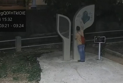 Monumento em homenagem a Aldir Blanc é vandalizado na Tijuca