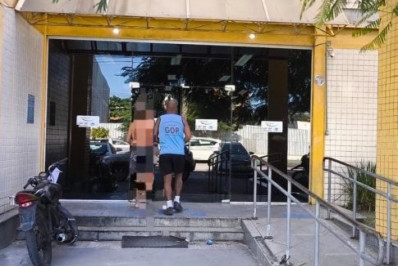 Jogo de ‘altinha’ vira confusão na Praia do Forte, em Cabo Frio