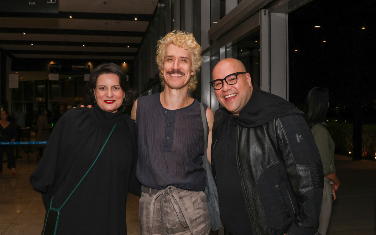  Renata Alvim,  Theo Cochrane e Tiago Abravanel