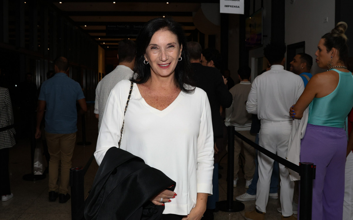 Zizi Possi na estreia de \