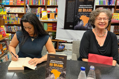 Professoras debatem futuro da indústria na UFF