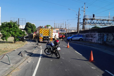 Homem fica ferido após capotamento de carro em Madureira