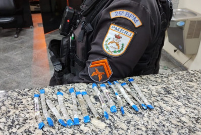 Polícia Militar apreende drogas no bairro Parque Mataruna em Araruama
