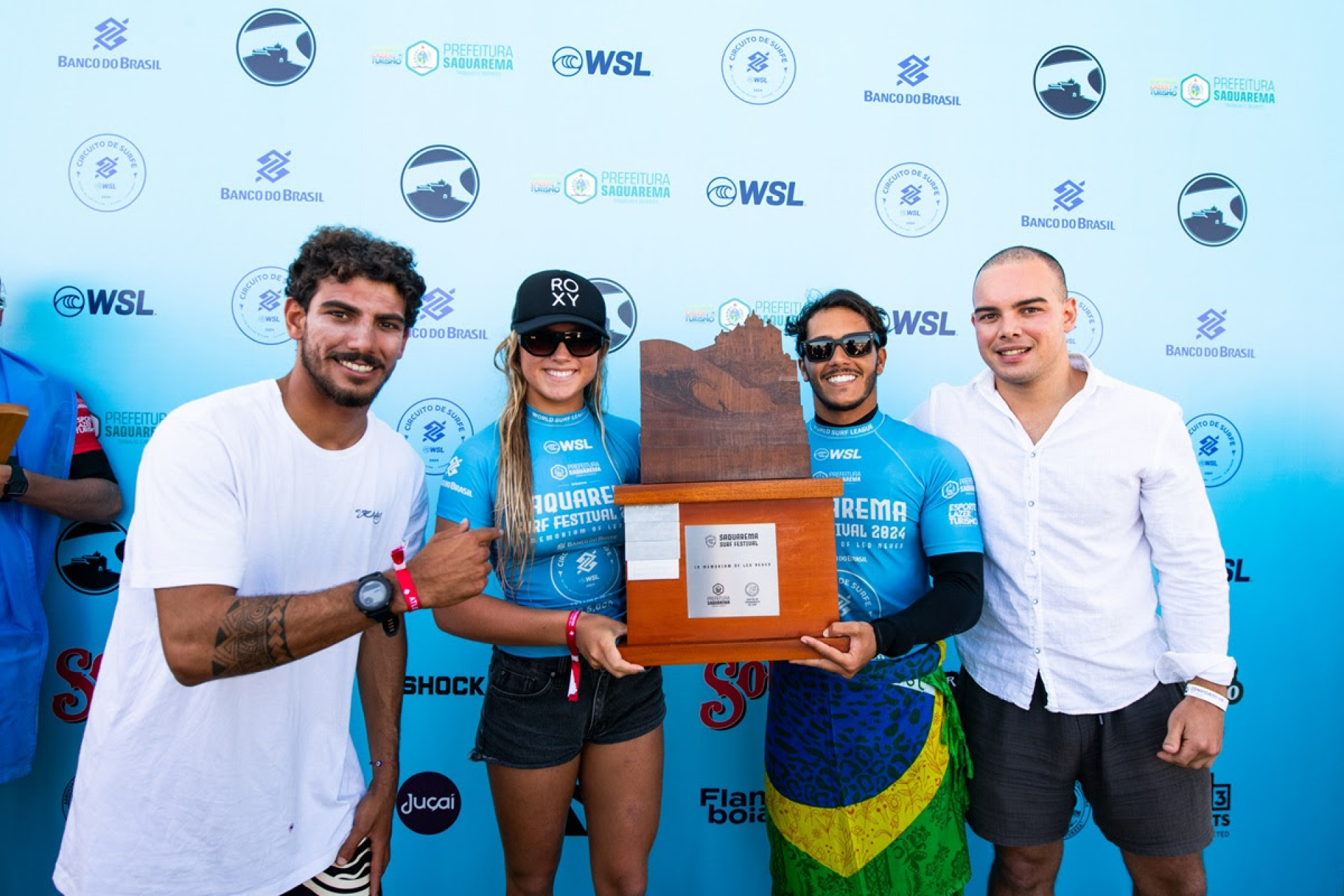 Os campeões do QS 5000 com o Troféu Leo Neves e os filhos dele, Valentin e Leo  - Thiago Diz/213 Sport