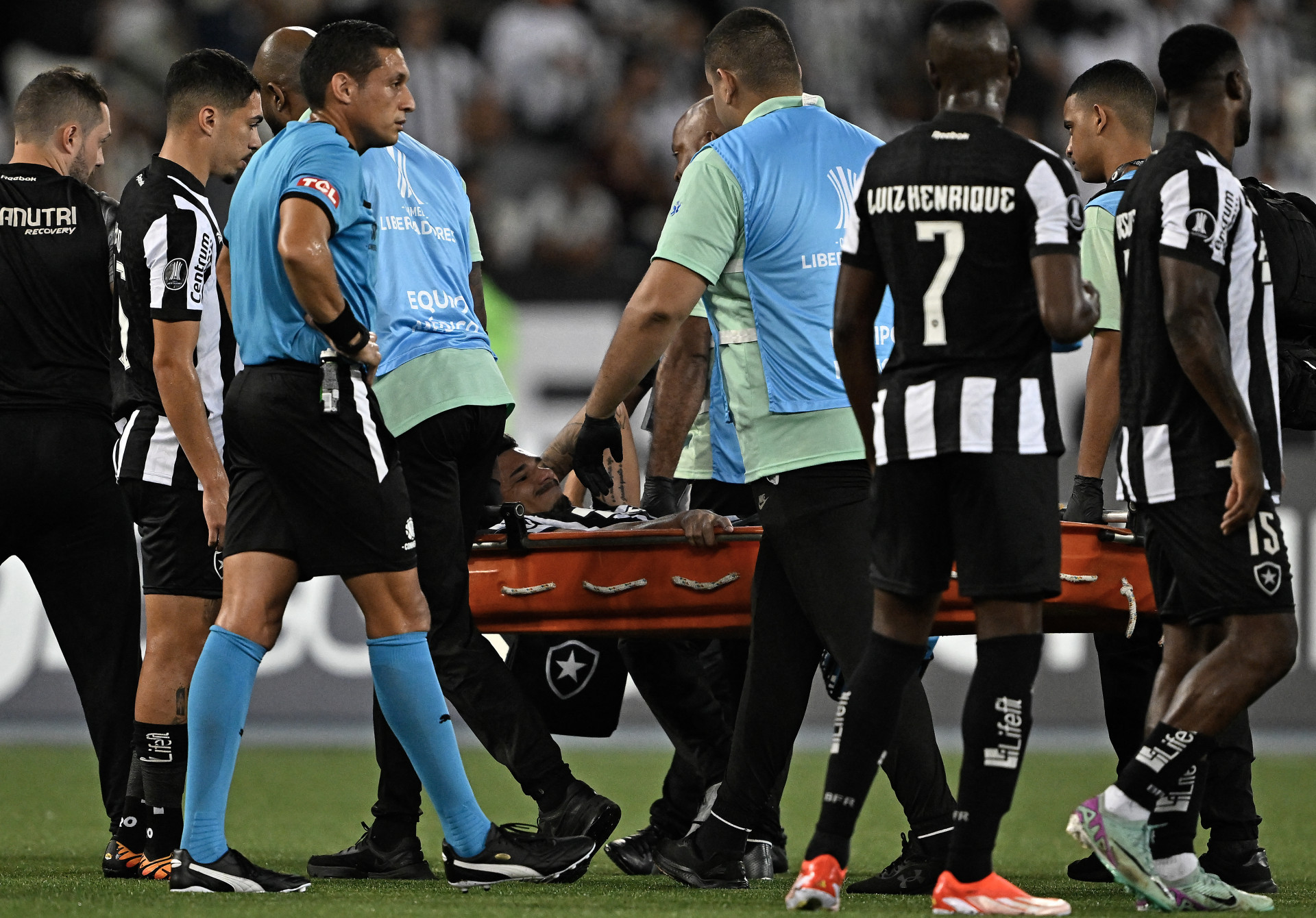 Tiquinho Soares precisou ser substituído em jogo do Botafogo - Mauro Pimentel/AFP