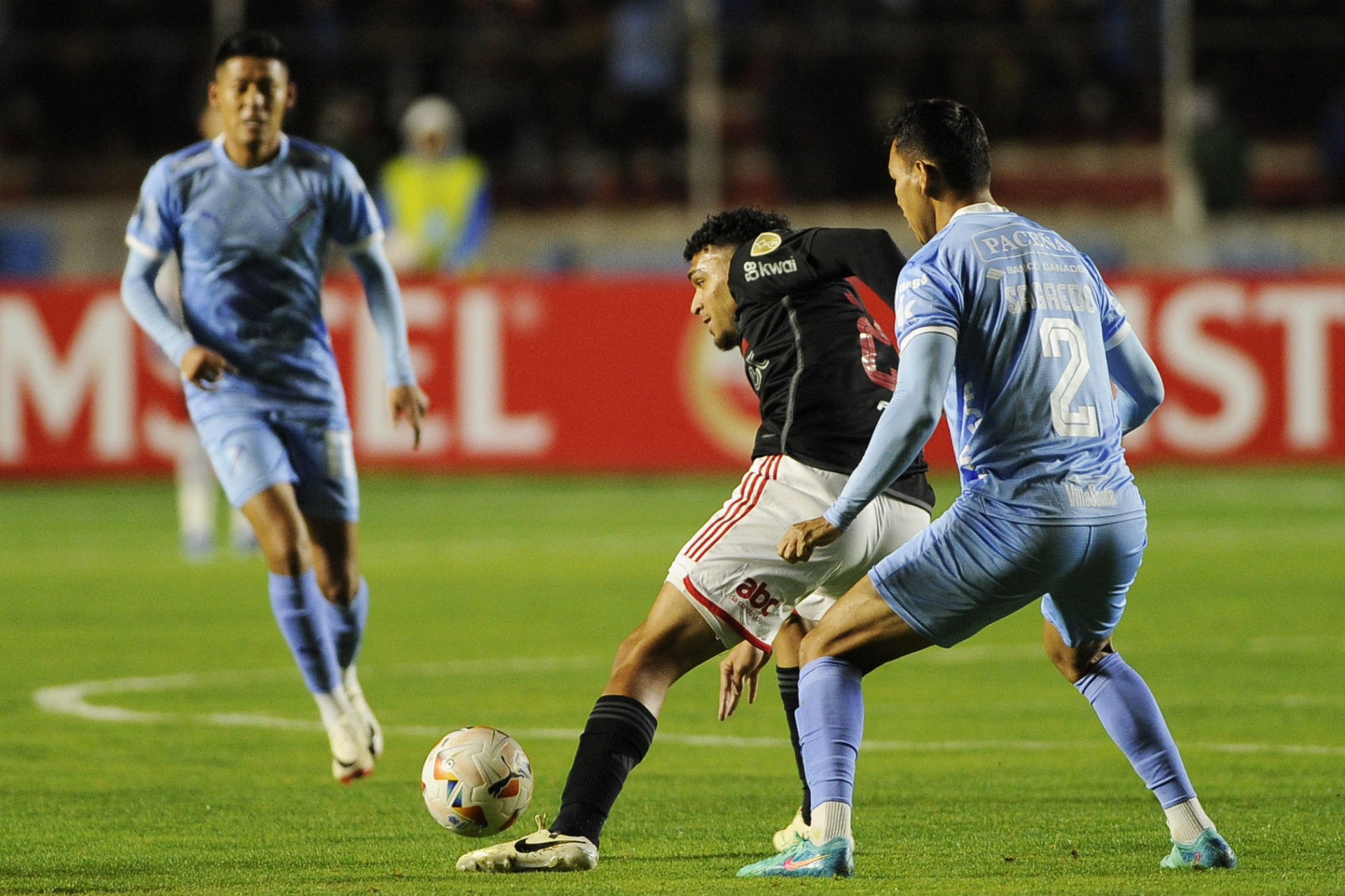 Flamengo e Bolívar se enfrentaram em La Paz - AFP