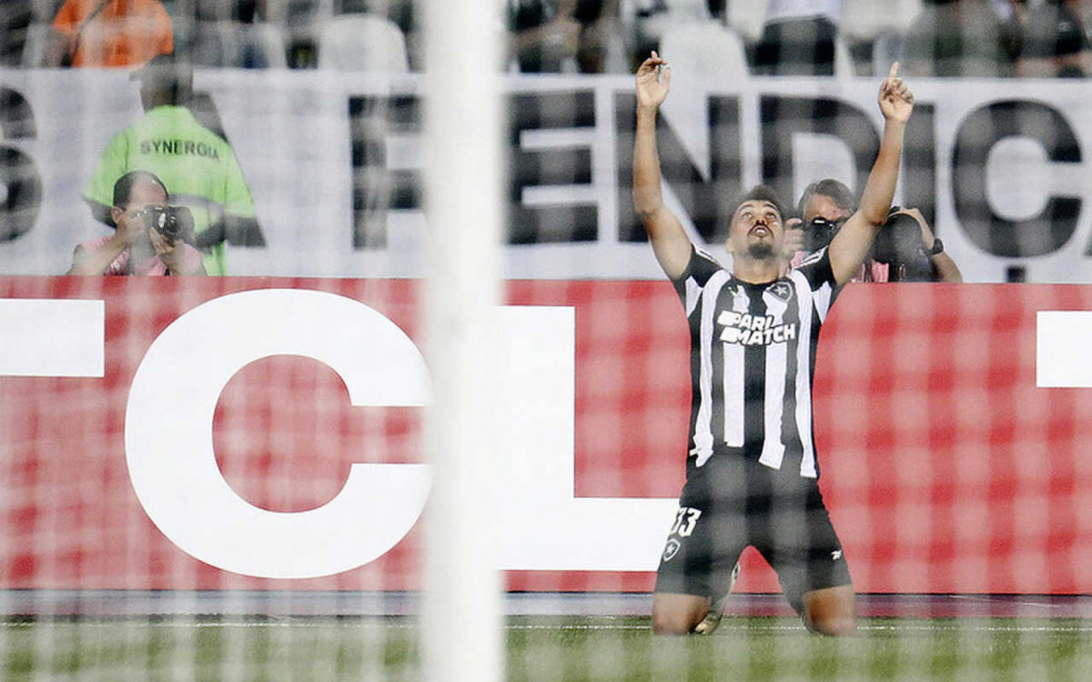 Botafogo tira a virgindade do Universitario e avisa que está vivo na Libertadores
