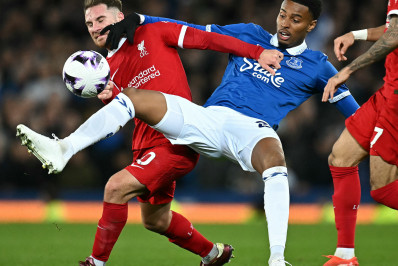 Liverpool perde o clássico na casa do Everton após 14 anos e se complica no Inglês