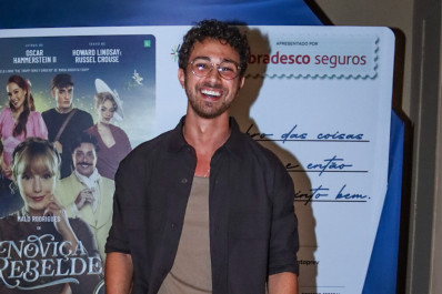 Famosos marcam presença em musical estrelado por Larissa Manoela no Rio