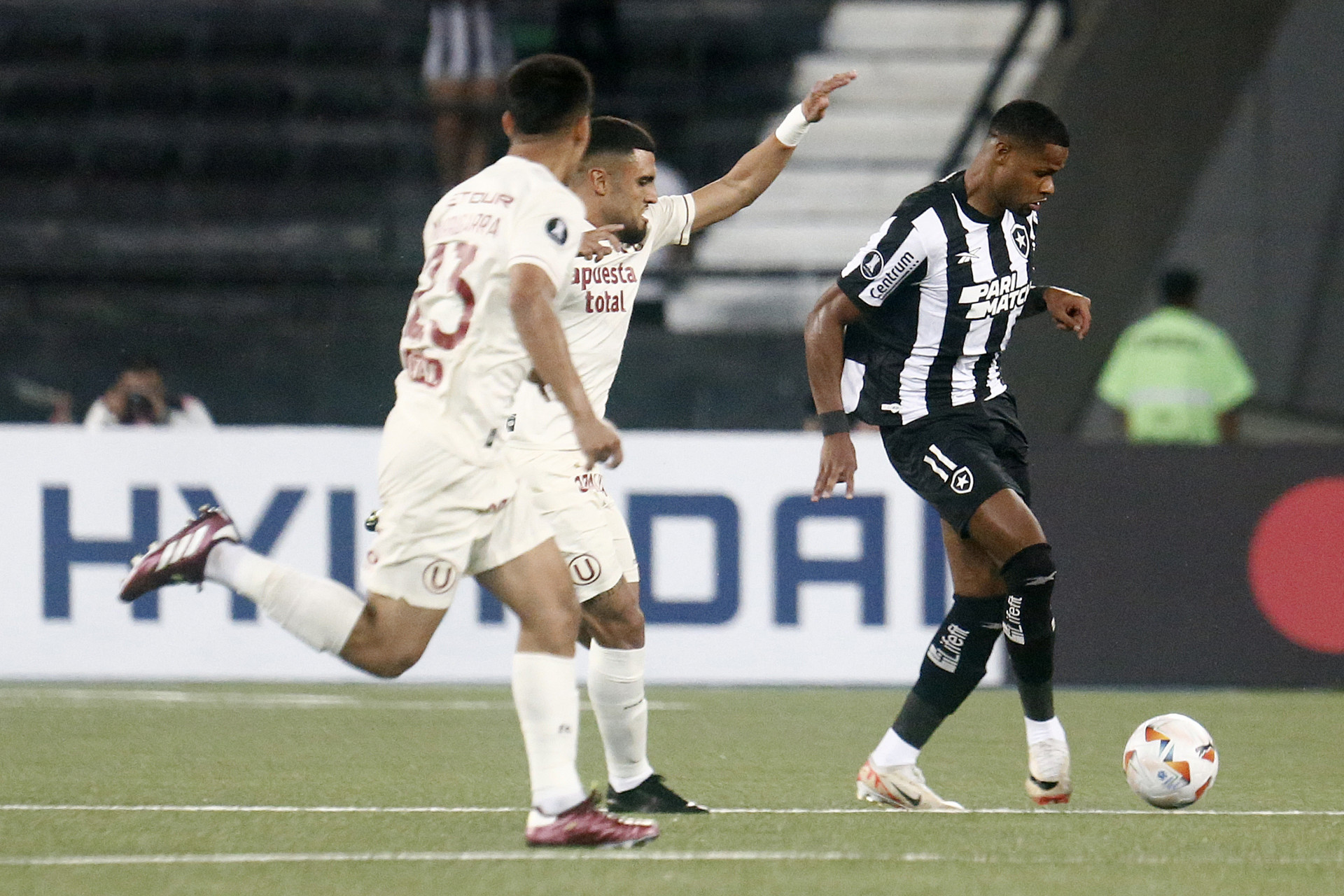 Botafogo e Universitario se enfrentaram no Nilton Santos - Vitor Silva / Botafogo