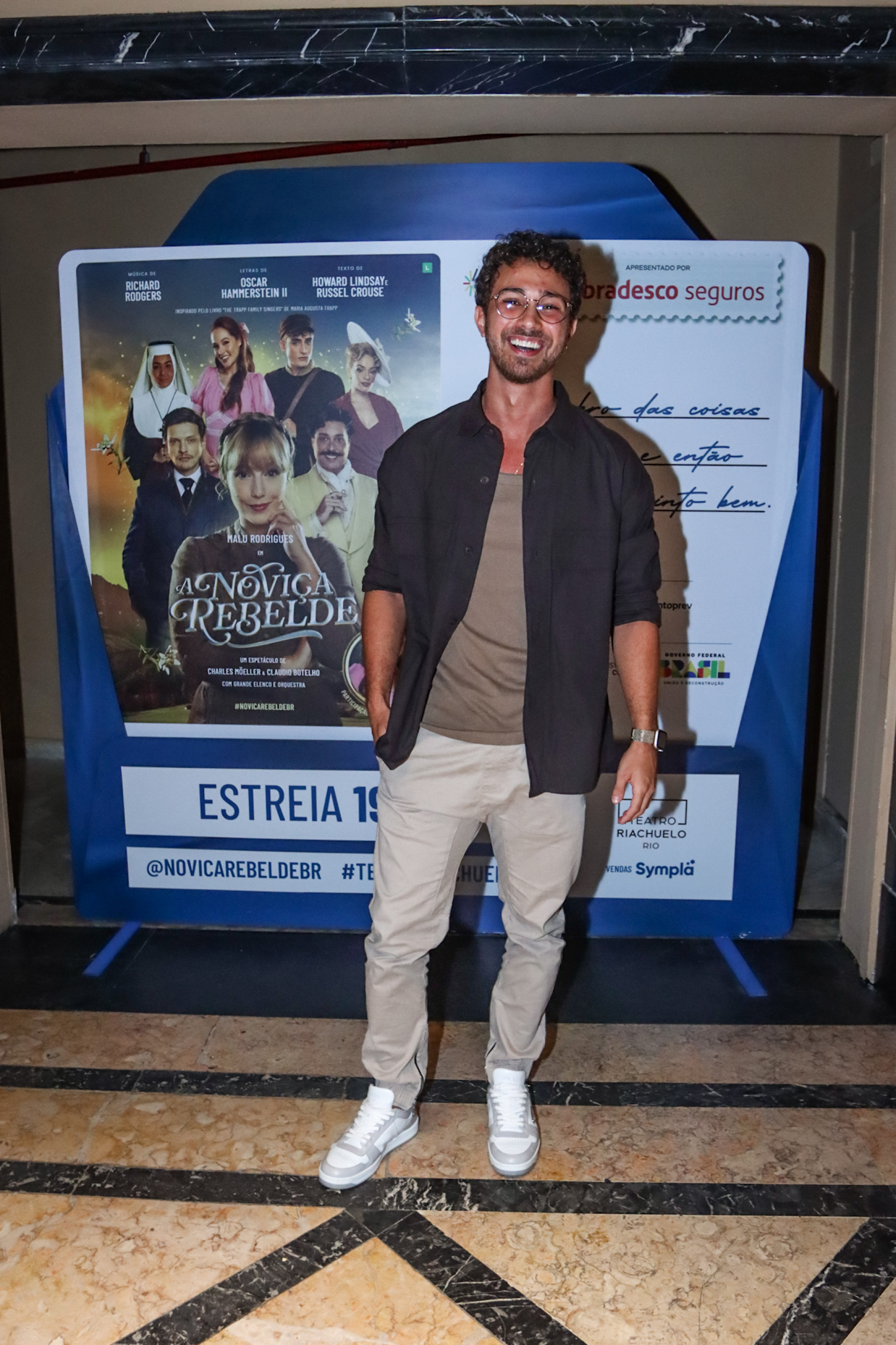André Luiz Frambach marca presença em musical estrelado por Larissa Manoela - Agnews