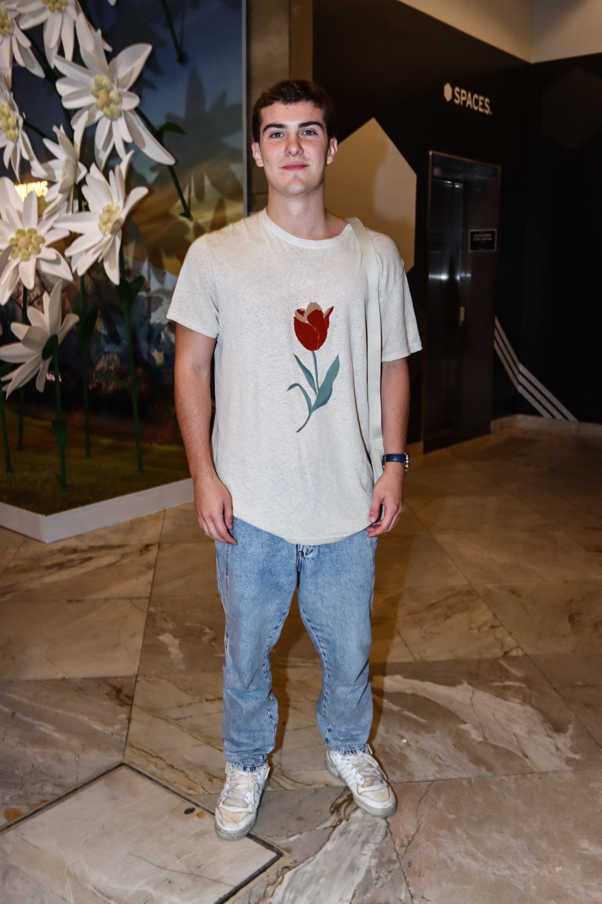 Caio Manhete marca presença em musical estrelado por Larissa Manoela - Agnews