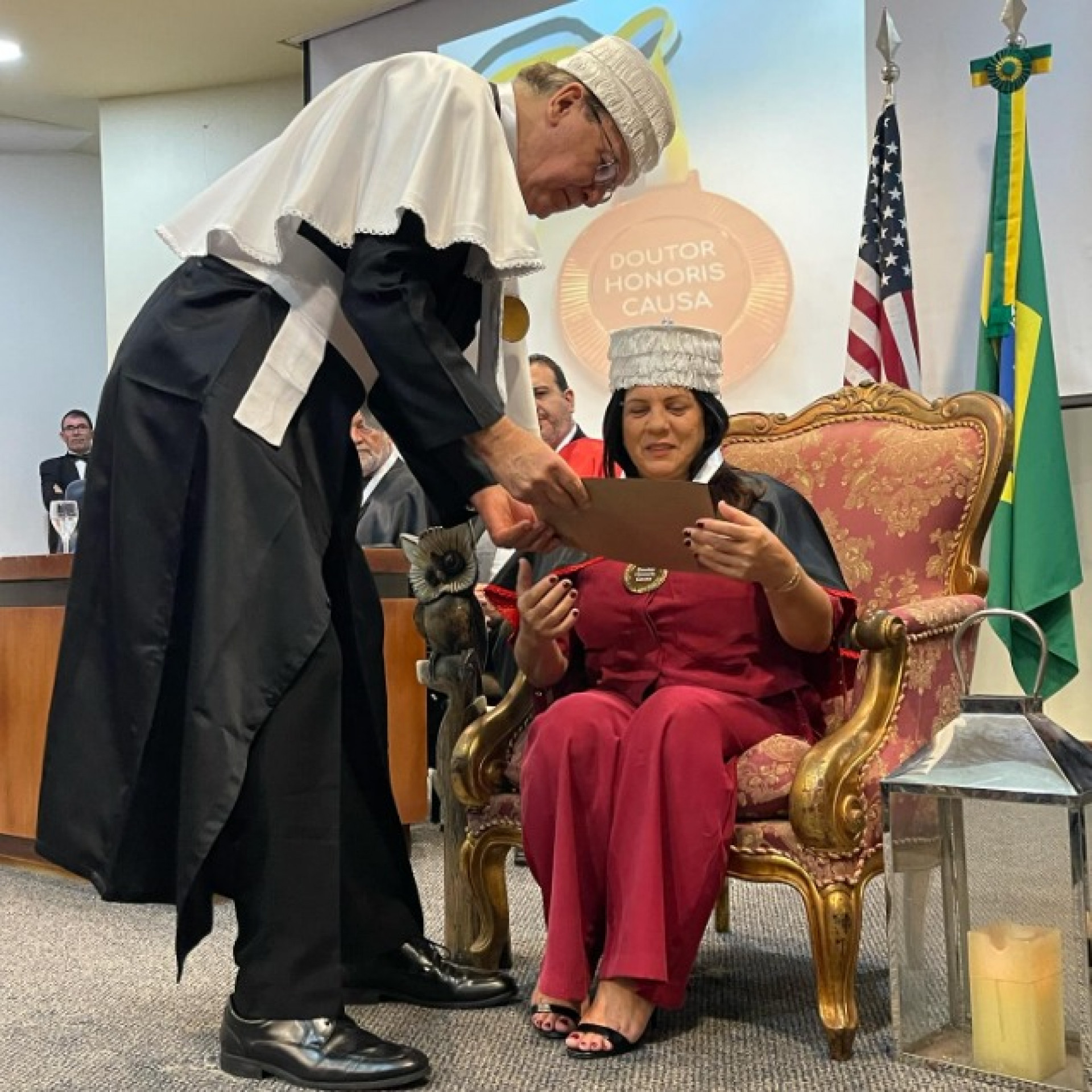 Magdala Furtado recebe título Honoris Causa do reitor da Uniscecap, professor Hamilton José Werneck Mouta  - Ascom
