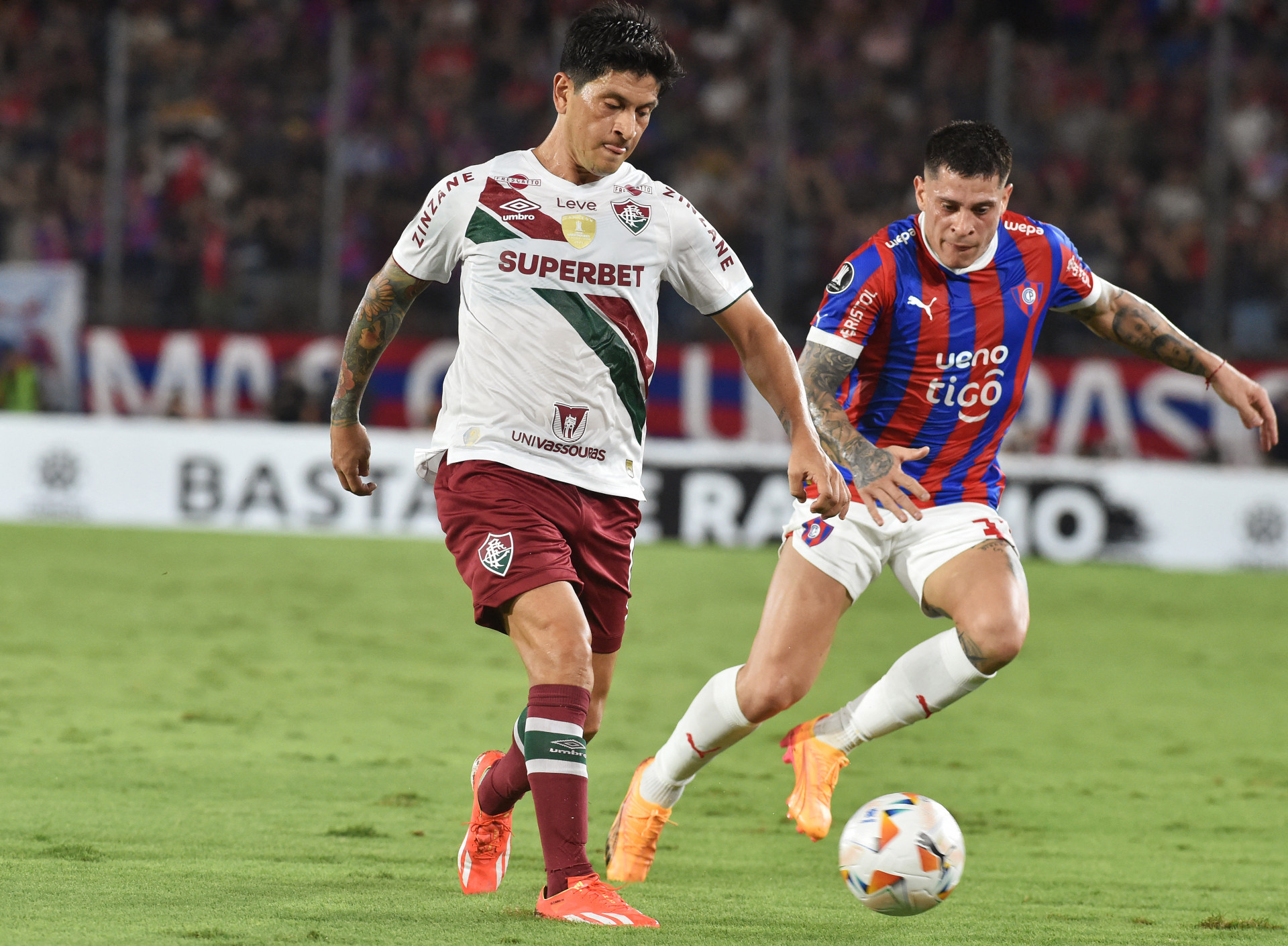 Fluminense e Cerro Porteño se enfrentaram no Paraguai - AFP