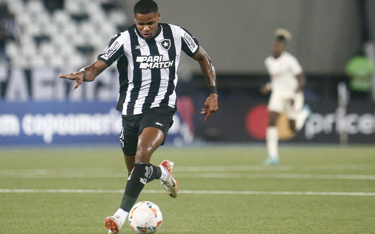 Júnior Santos, do Botafogo, no jogo contra o Universitario
