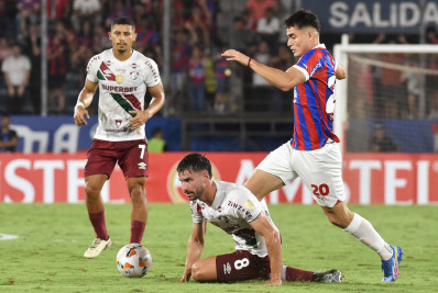 Fluminense x Cerro Porteño: André se machuca e sai de campo chorando