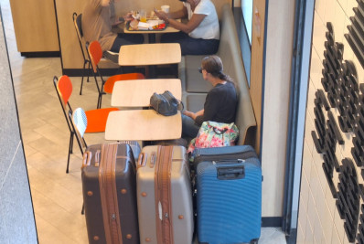 'E se fossem negras?': especialistas repercutem sobre caso de mãe e filha morando no McDonald's