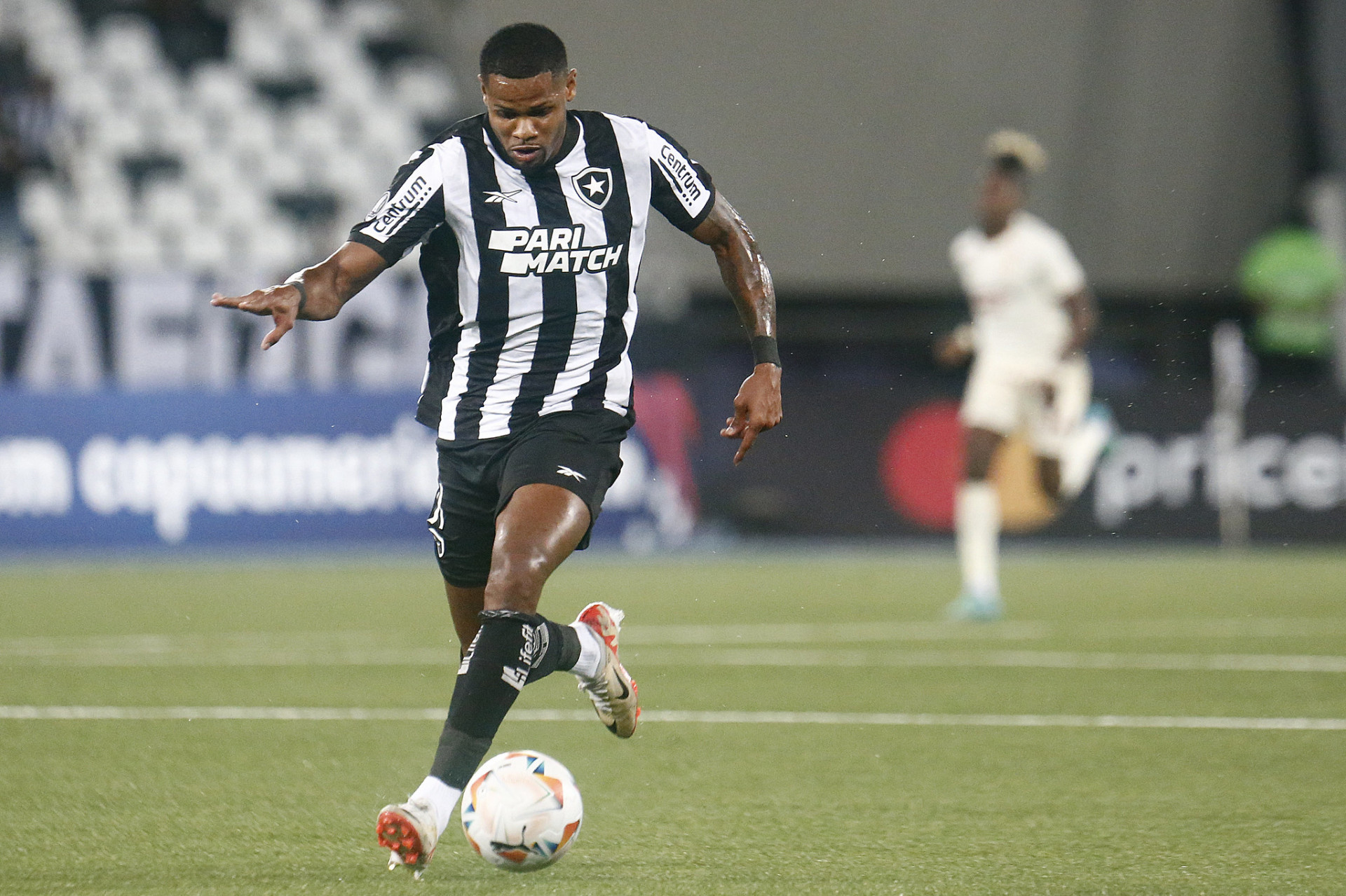 Júnior Santos, do Botafogo, no jogo contra o Universitario - Vítor Silva/Botafogo
