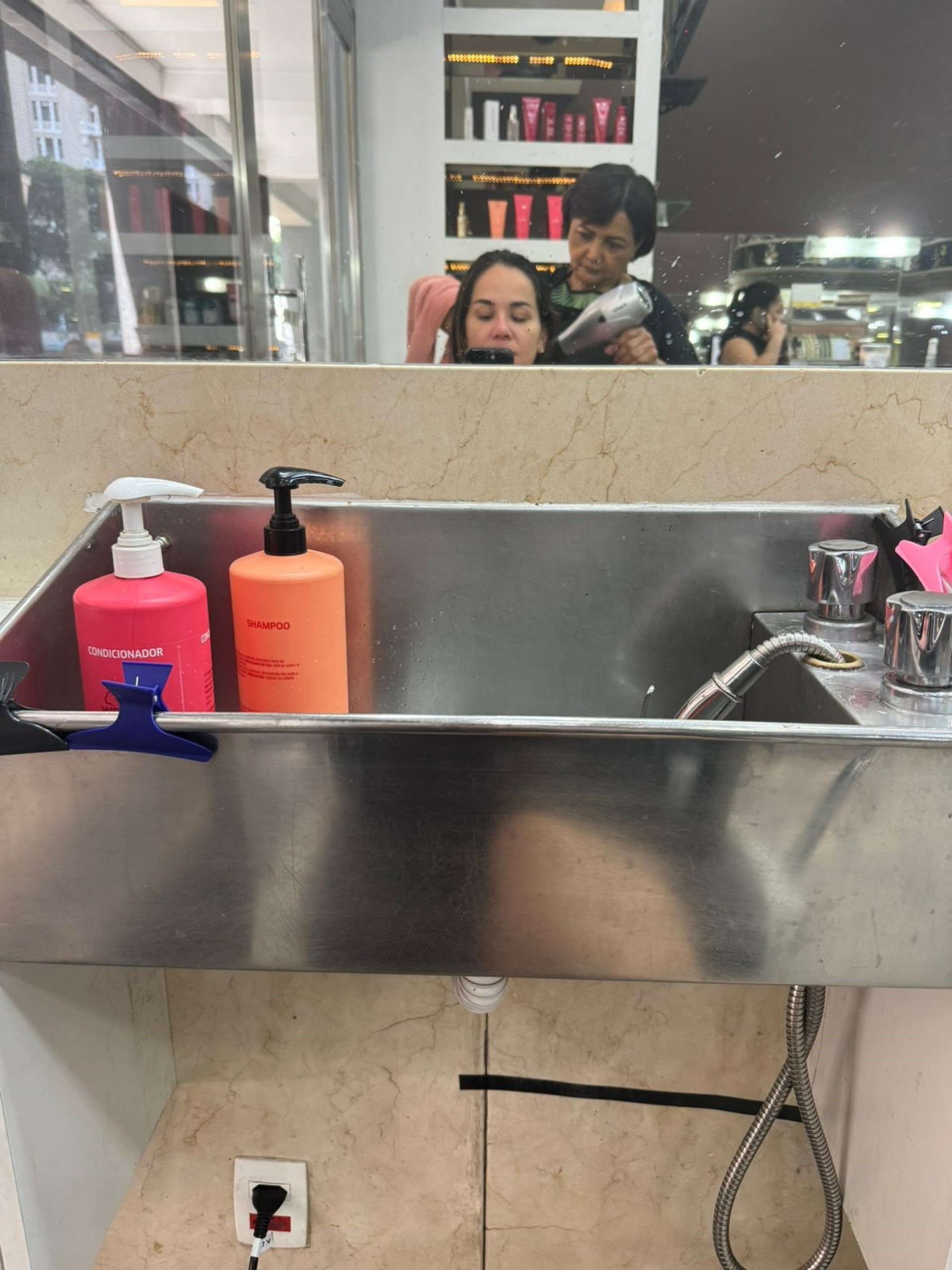 Entra idas e vindas da correria, descobri uma das "p&eacute;rolas" desse Centro do Rio lindo e pouco falado