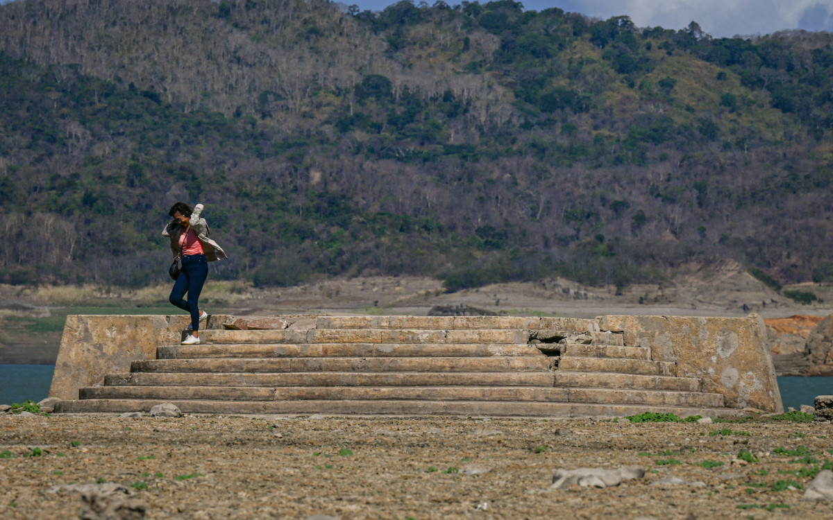 Antiga cidade submersa de Pantabangan, na província de Nueva  - AFP