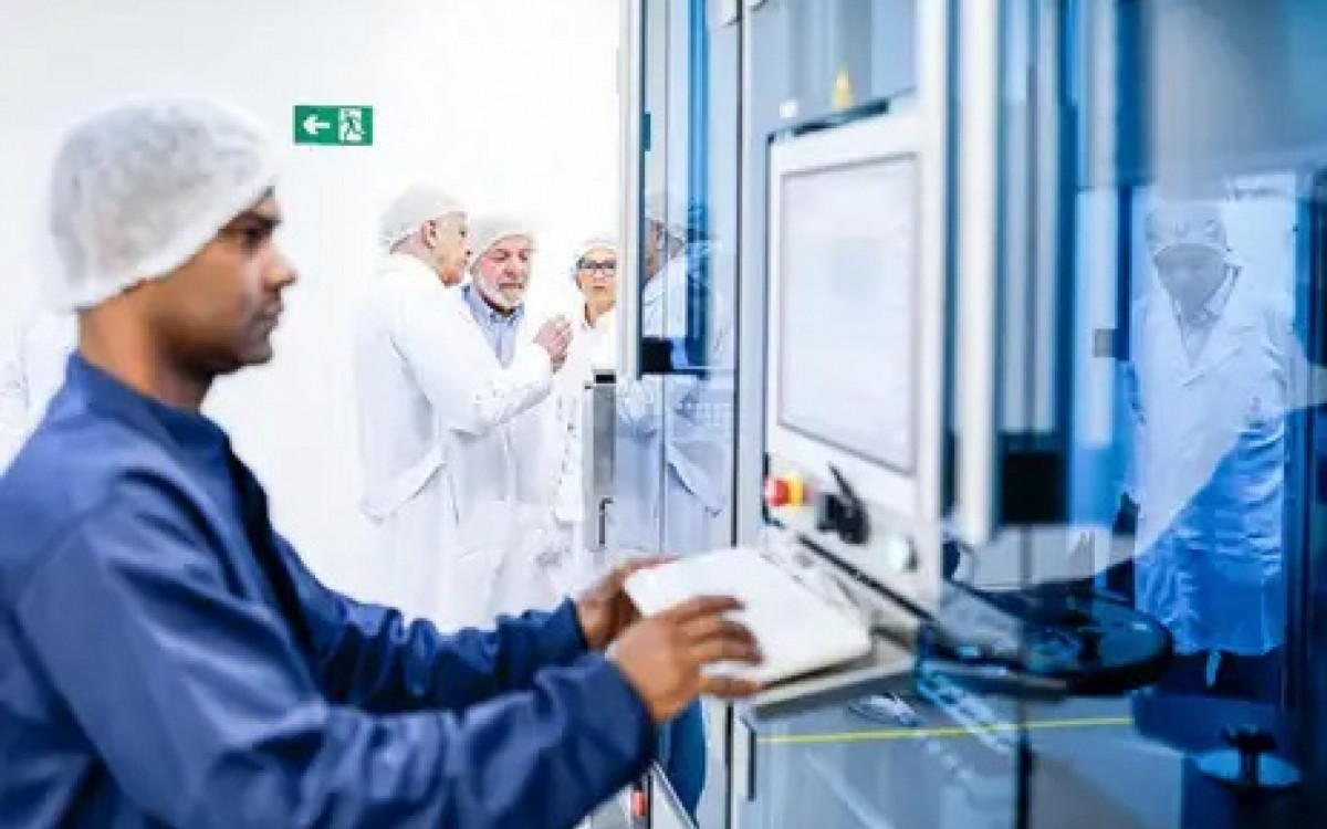 Presidente Lula visita planta de produção de insulina da Biomm, em Nova Lima, Minas Gerais