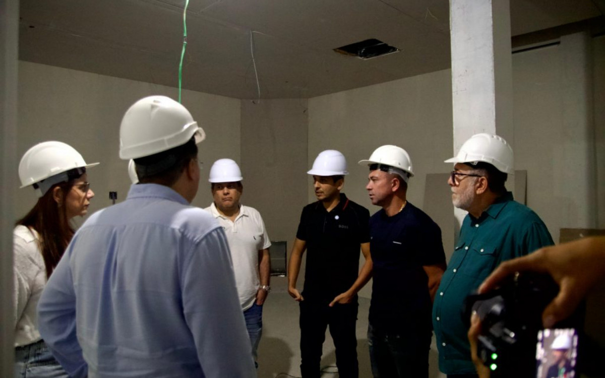 O prefeito Abraãozinho, acompanhado de outras autoridades municipais, visitou as obras que estão sendo realizadas na unidade
