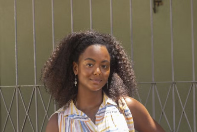 Eli Ferreira de 'Renascer' e 'Divertidamente 2' chora ao conquistar casa própria