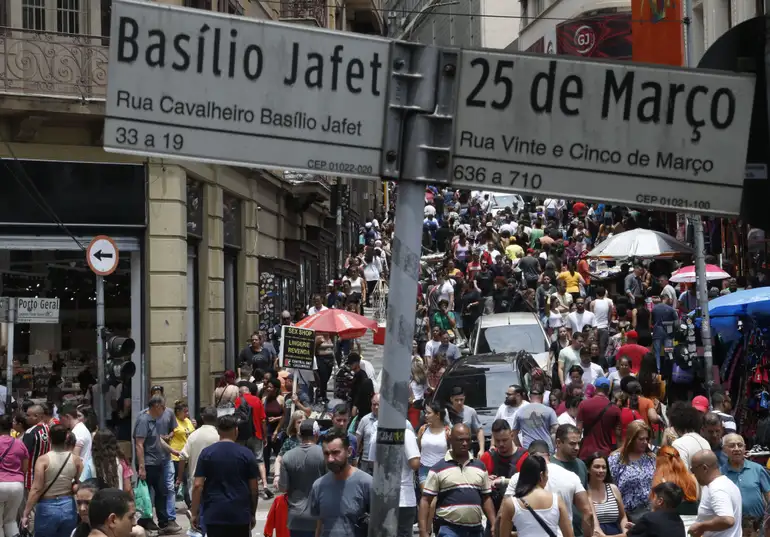 Comerciantes da 25 de março enfrentam interrupção de energia no centro de SP