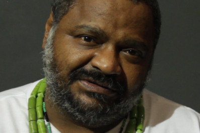 Família de Arlindo Cruz detalha estado de saúde do cantor após boatos de agravamento