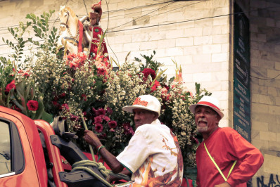 Império Serrano celebra São Jorge com tradicional carreata neste domingo