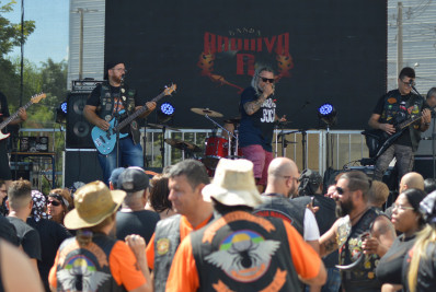 Rock'n roll e motociata na festa do Dia do Trabalhador em Queimados
