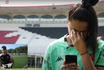 Léo Jardim presenteia goleira do Vasco com suas luvas e emociona atleta; assista