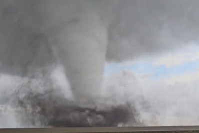 EUA: vídeo que registra tornado assusta internautas 
