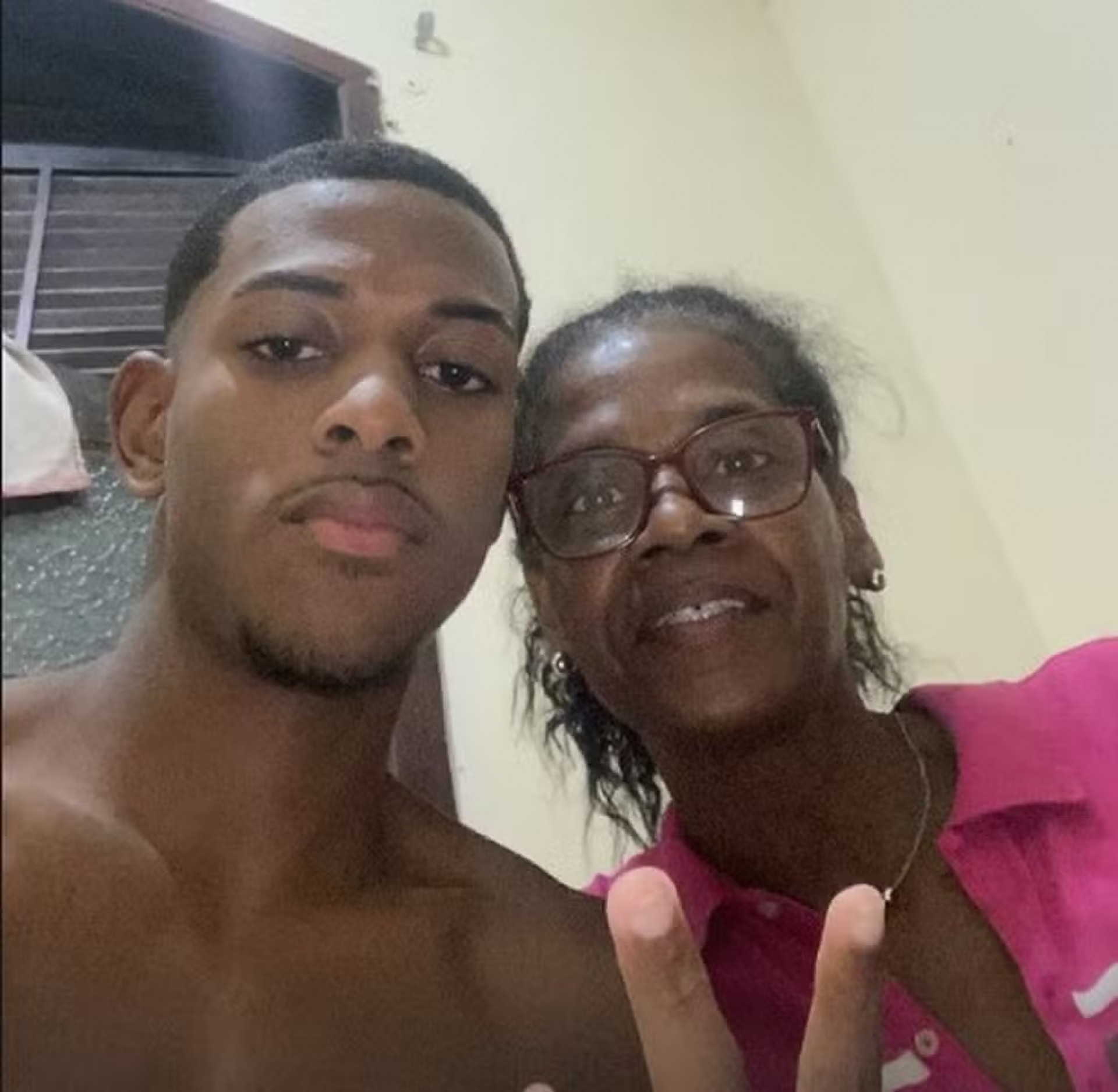 Allan e sua mãe - Reprodução / Instagram