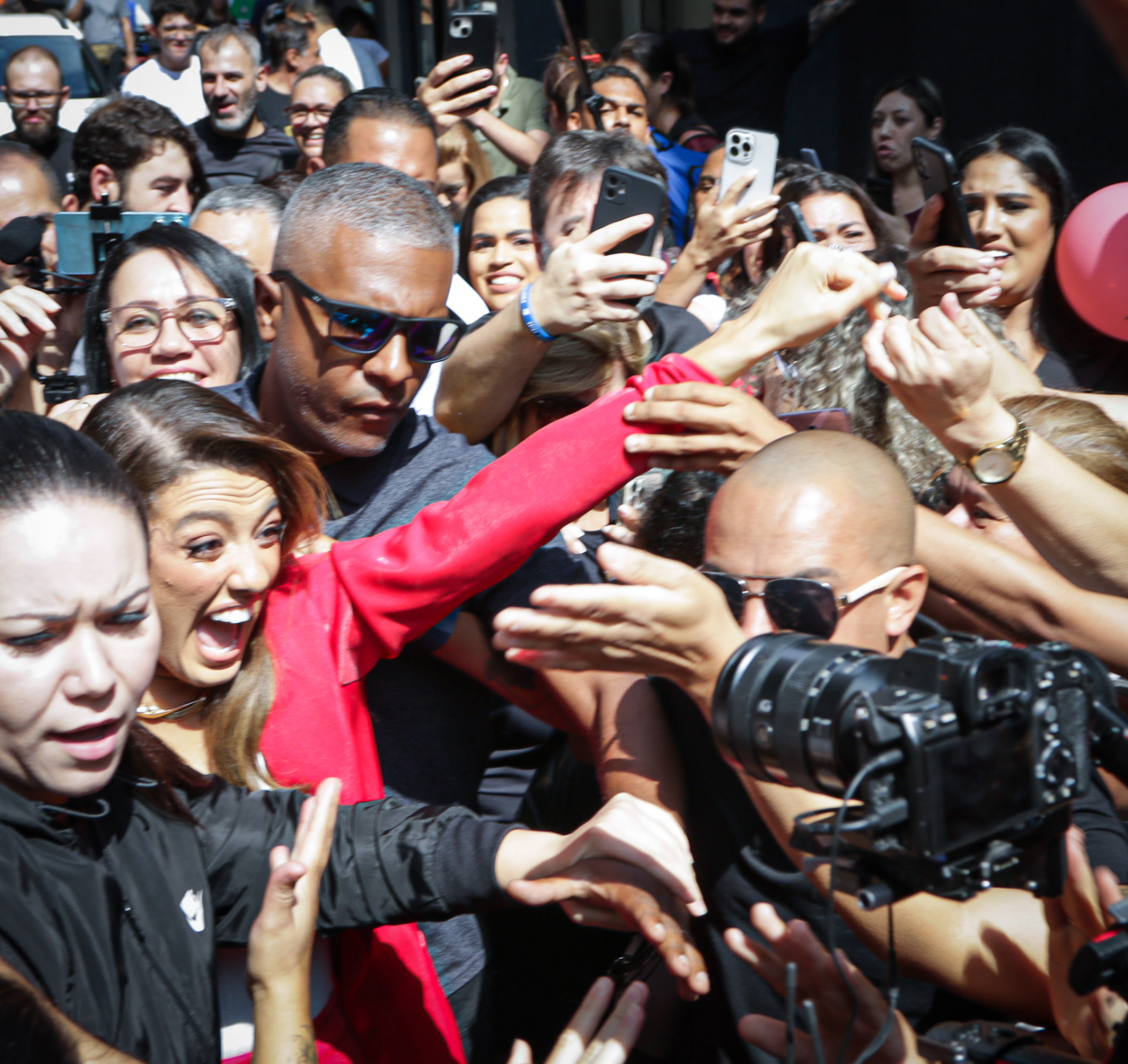 Beatriz retorna ao Brás após BBB 24 e faz a alegria dos fãs - Van Campos/Agnews