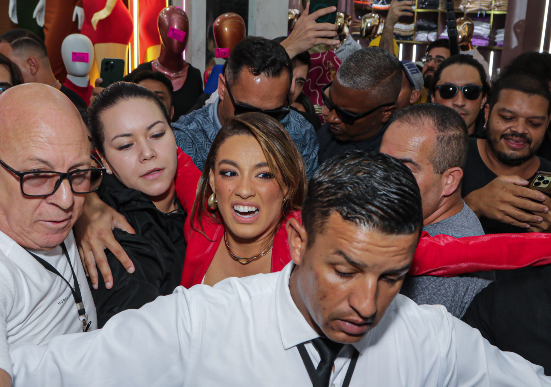 Beatriz retorna ao Brás após BBB 24 e faz a alegria dos fãs - Van Campos/Agnews