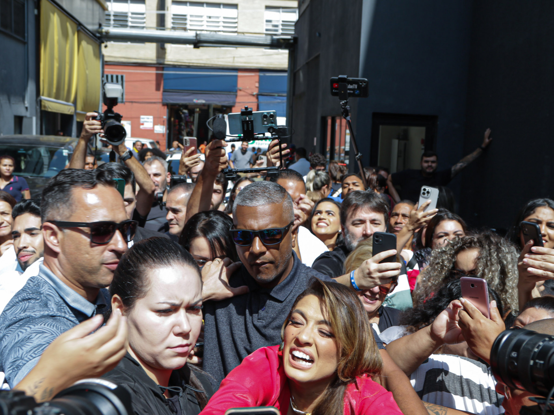 Beatriz retorna ao Brás após BBB 24 e faz a alegria dos fãs - Van Campos/Agnews