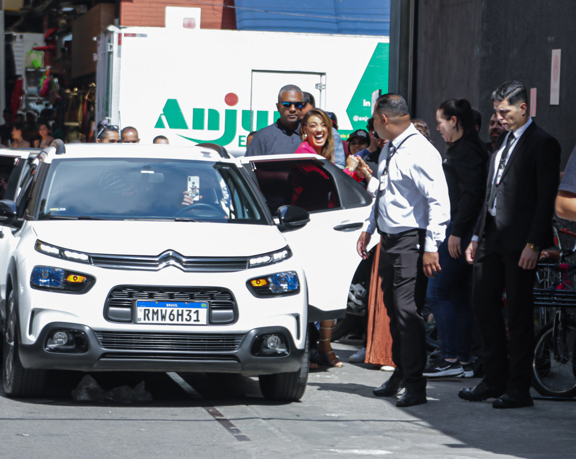 Beatriz retorna ao Brás após BBB 24 e faz a alegria dos fãs - Van Campos/Agnews