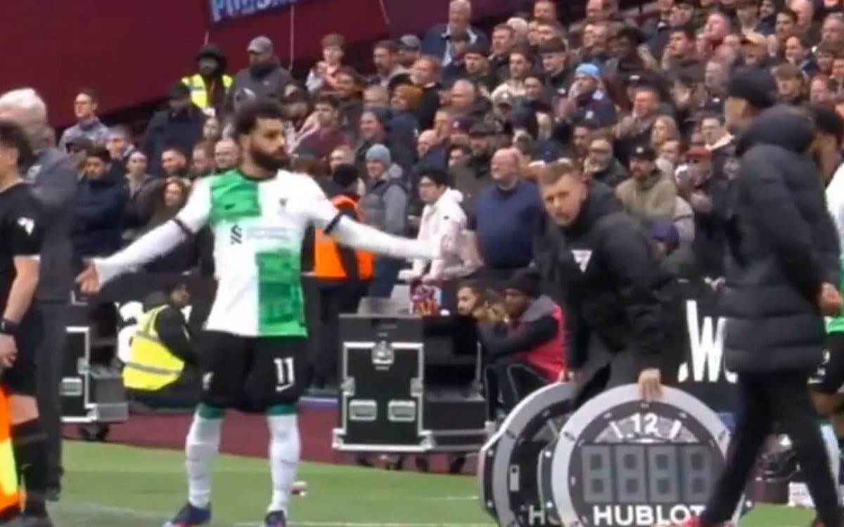 Salah and Klopp clashed on the edge of the pitch
