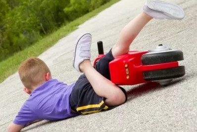 Veja as principais dicas de pediatras sobre como evitar quedas de crianças