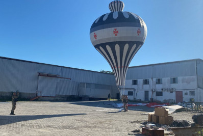 Balão do Vasco é apreendido pela polícia após cair em Maricá