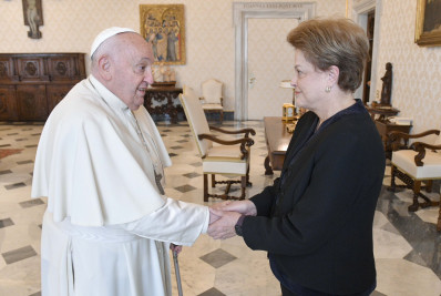 Dilma Rousseff é recebida pelo Papa no Vaticano