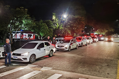 Operação Choque de Ordem em estabelecimentos comerciais em Angra