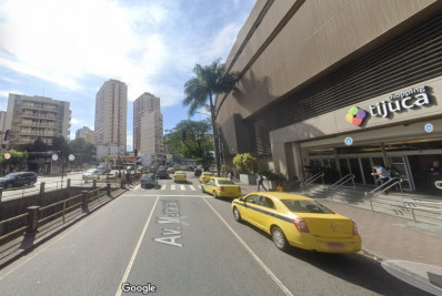 Confusão entre entregadores e GM-Rio assusta pedestres e clientes em shopping da Tijuca