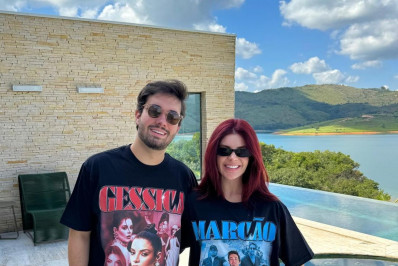 Gkay e namorado usam camisas com a foto um do outro e divertem seguidores