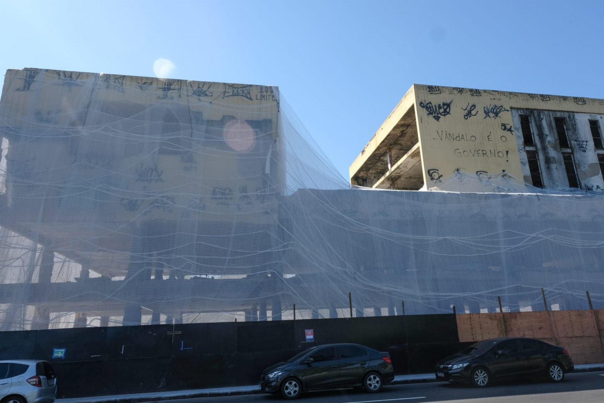 Antigo prédio do Clube dos Portuários será demolido neste domingo - Pedro Ivo / Agência O Dia