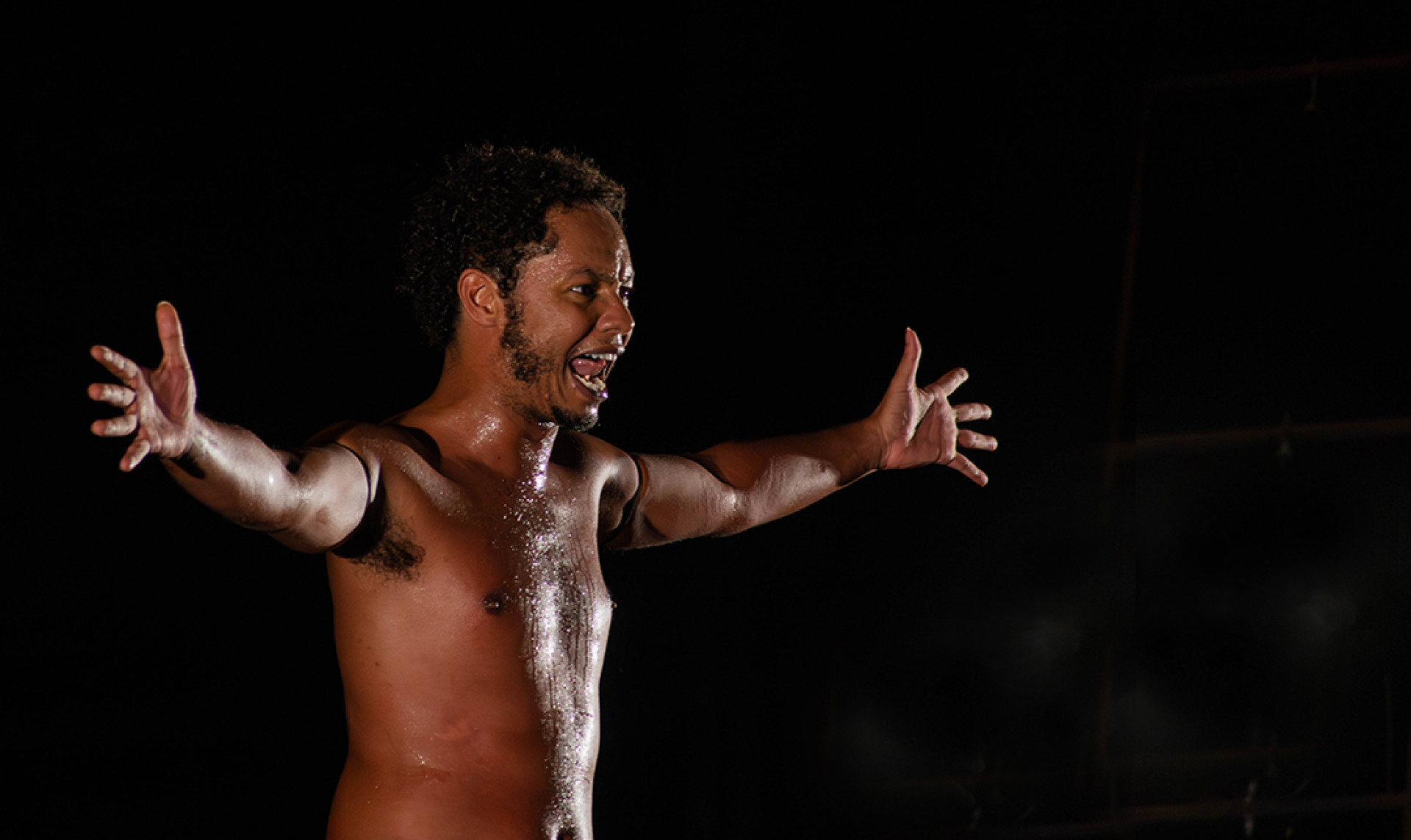 Clayton Nascimento em Macacos - Divulgação / Valmyr Ferreira