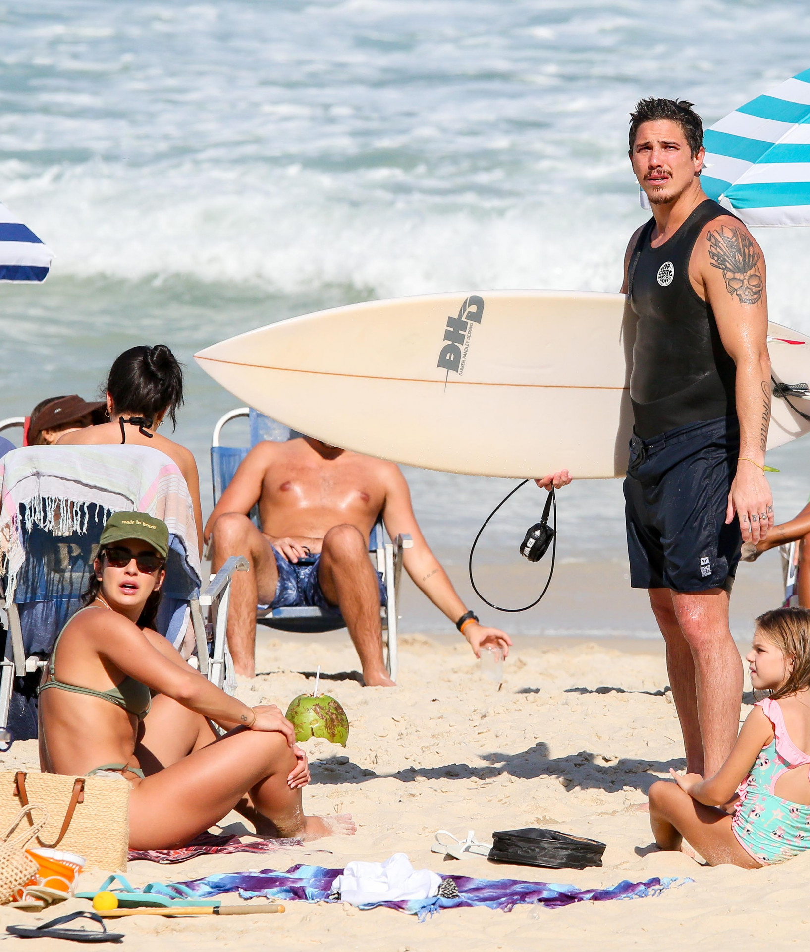 Rômulo Arantes Neto e Mari Saad curtem praia no Rio - Dilson Silva/ Agnews